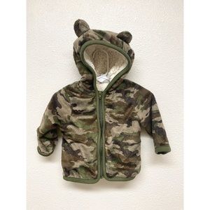 NWOT Baby boy’s camo hoodie with ears 6-9 months